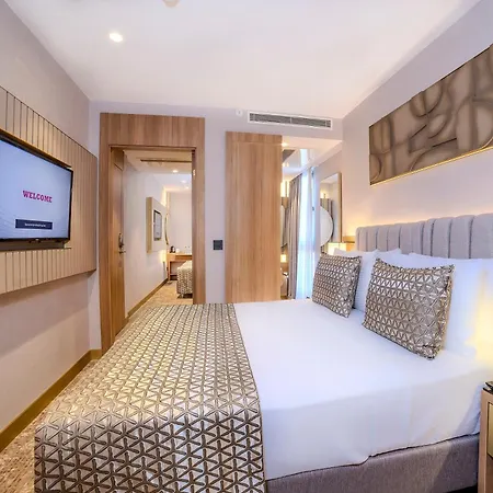 Отель Lions Royal 4*
