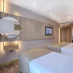Lions Royal Hotel 4*