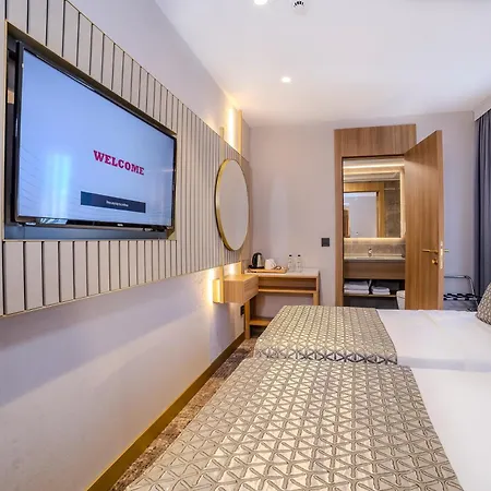 Lions Royal Hotel 4*