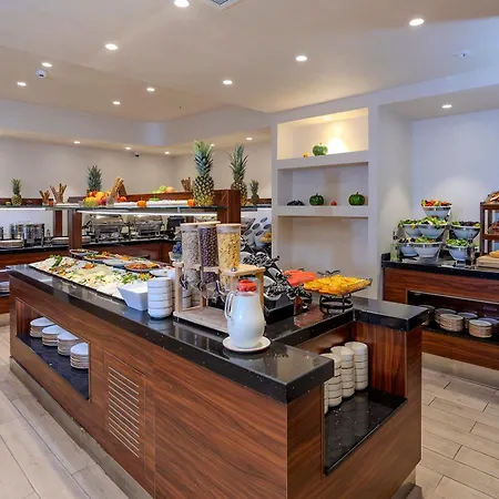 Отель Lions Royal