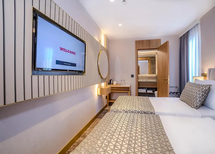 Lions Royal Hotel 4*