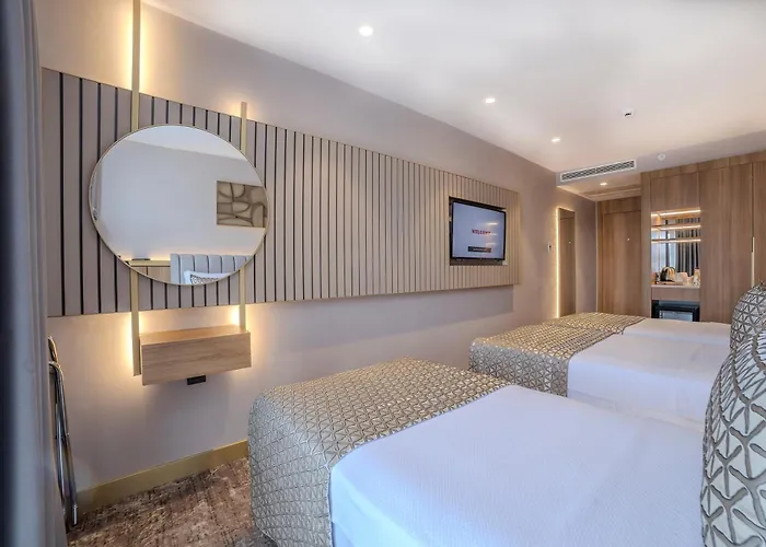 Lions Royal Hotel 4*