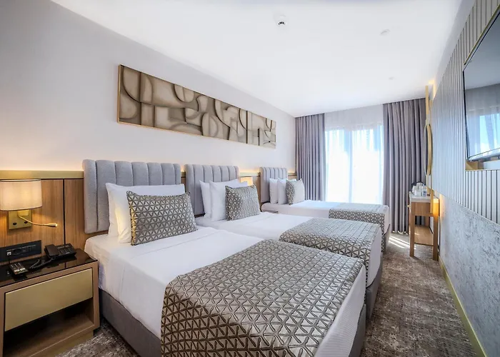 Lions Royal Hotel 4*