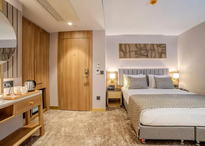 Lions Royal Hotel 4*