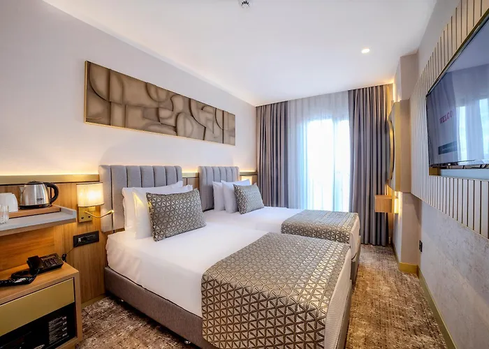 Lions Royal Hotel 4*