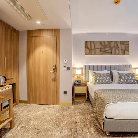 Lions Royal Hotel 4*