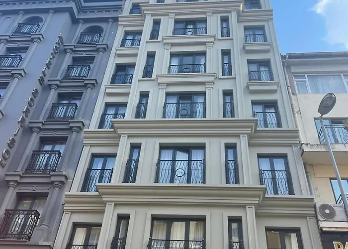 Lions Royal Hotel 4*